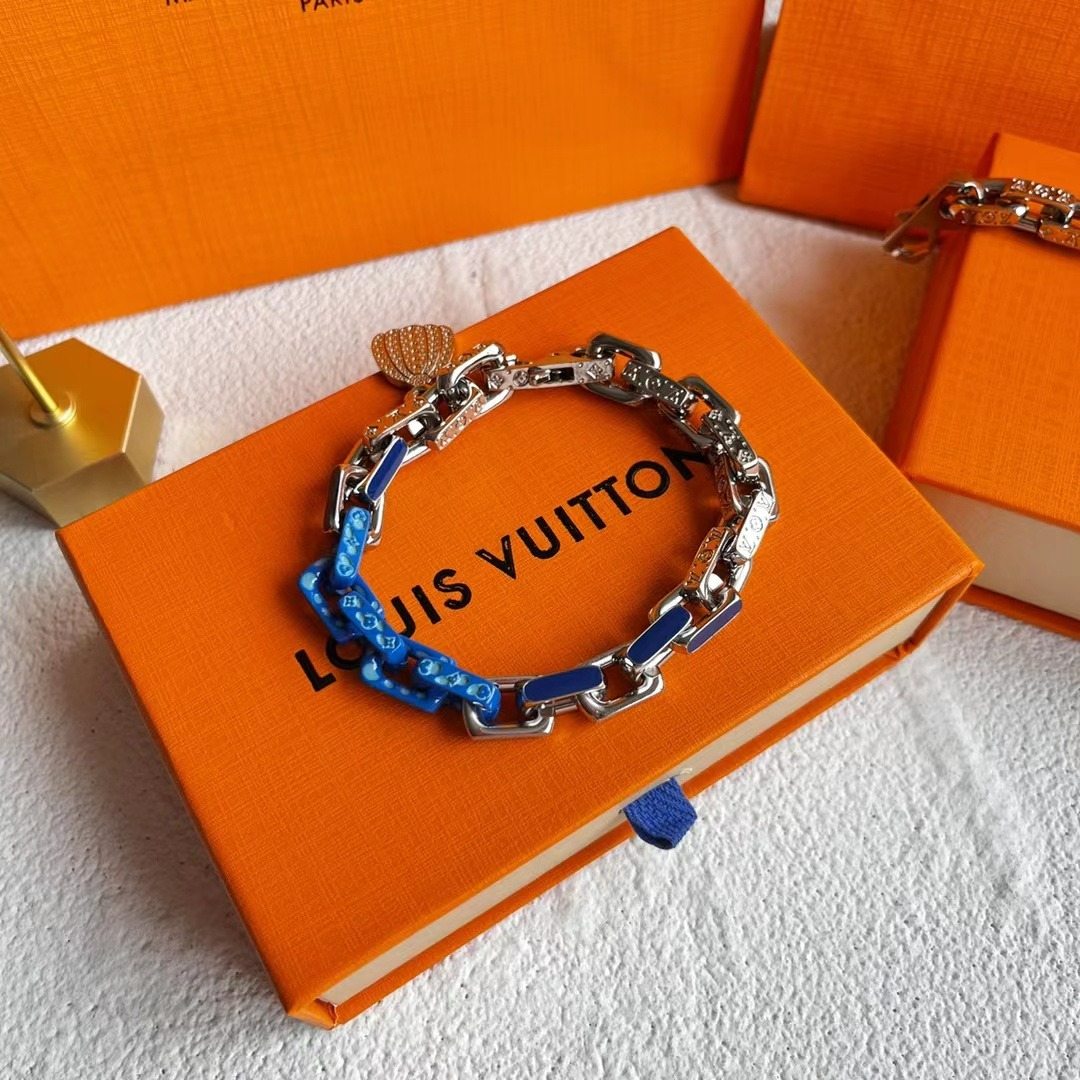 Louis Vuitton 2023 SS Bracelets (M0977M)