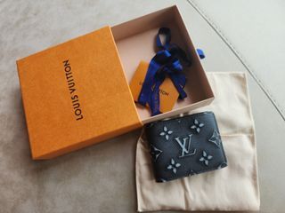 Louis Vuitton Epi Leather Slender Waller M60332, Men's Fashion, Watches &  Accessories, Wallets & Card Holders on Carousell