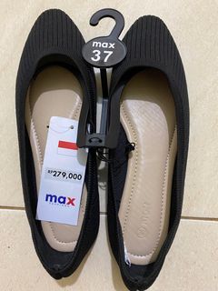 Max flat shoes black new
