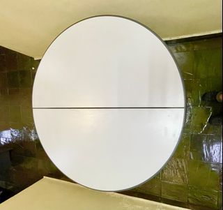 Meeting table