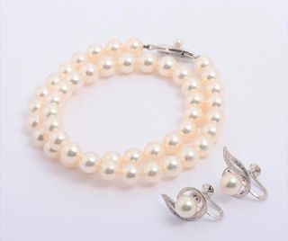 MIKIMOTO PEARL NECKLACE AND EARRINGS SET