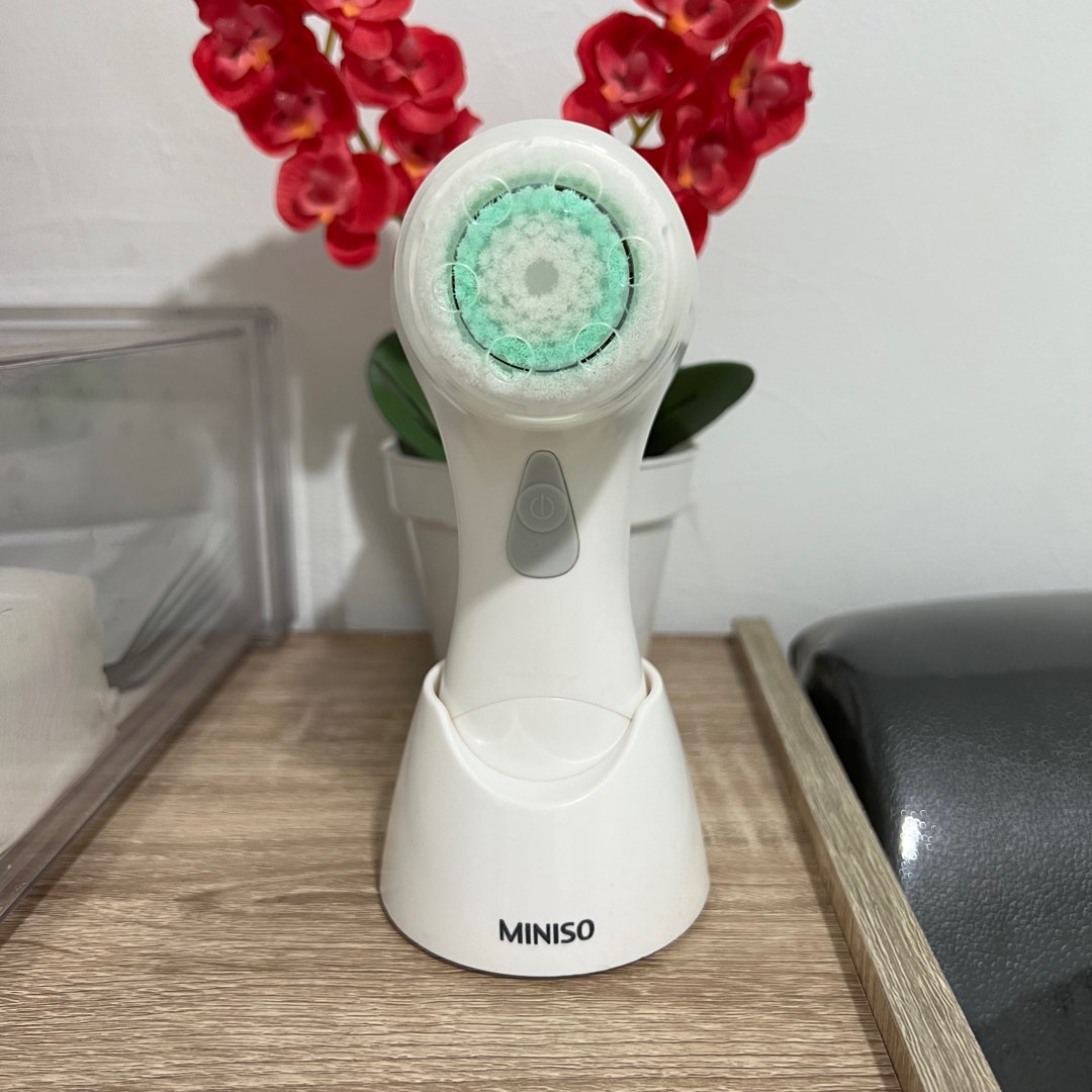 Miniso Sonic Facial Cleansing Brush massage (brush 100 baru), Kesehatan & Kecantikan, Kulit