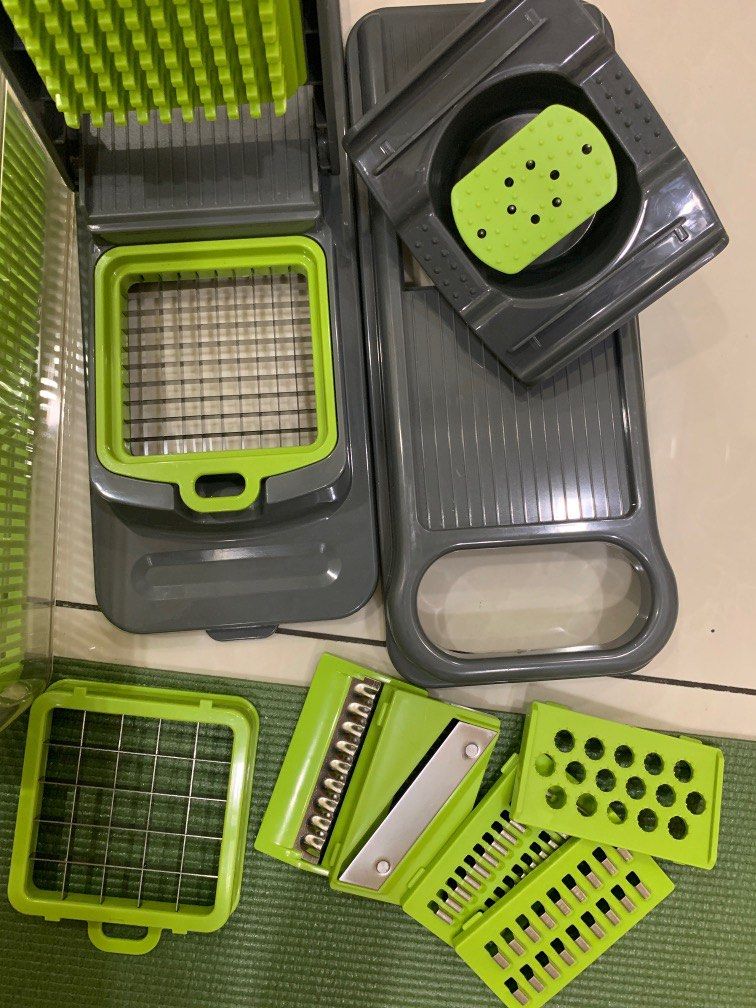 Multiple functions chopper (Category: Knives & Chopping Boards) located in Sungai Petani. Submitted by xinyi_910 (Listing ID 1232866202, Image 3). Description: .