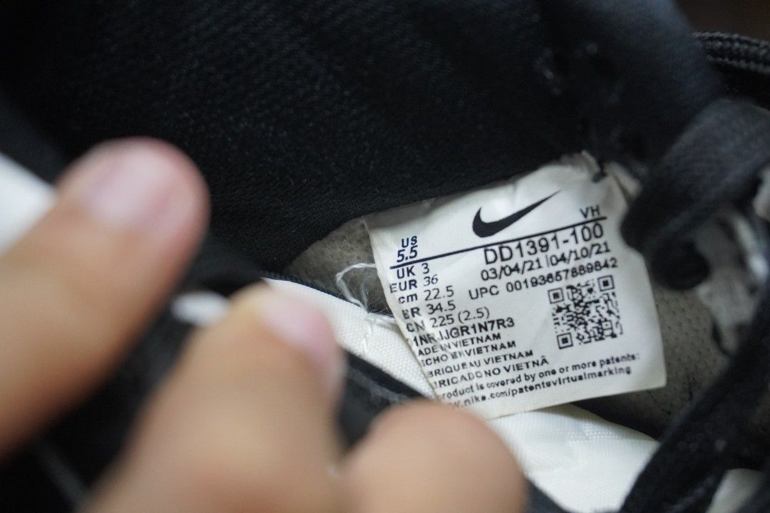 nike dunk panda white laces