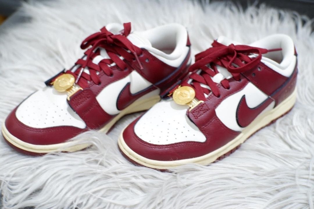 holiday special nike dunk