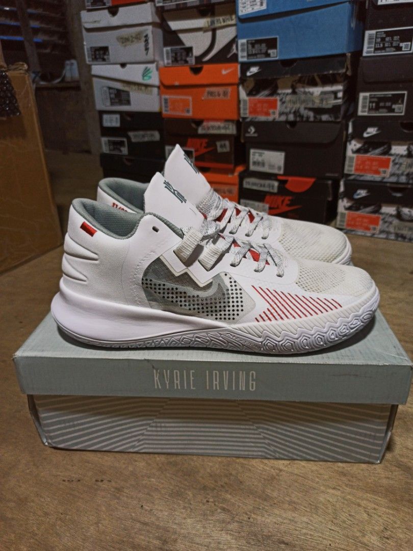 Kyrie flytrap off hotsell white