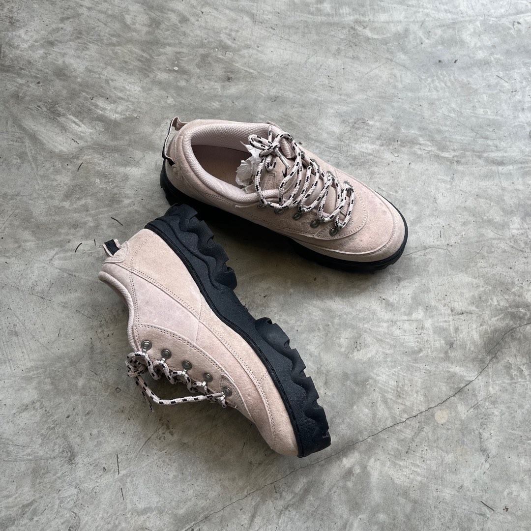 nike lahar low size 5