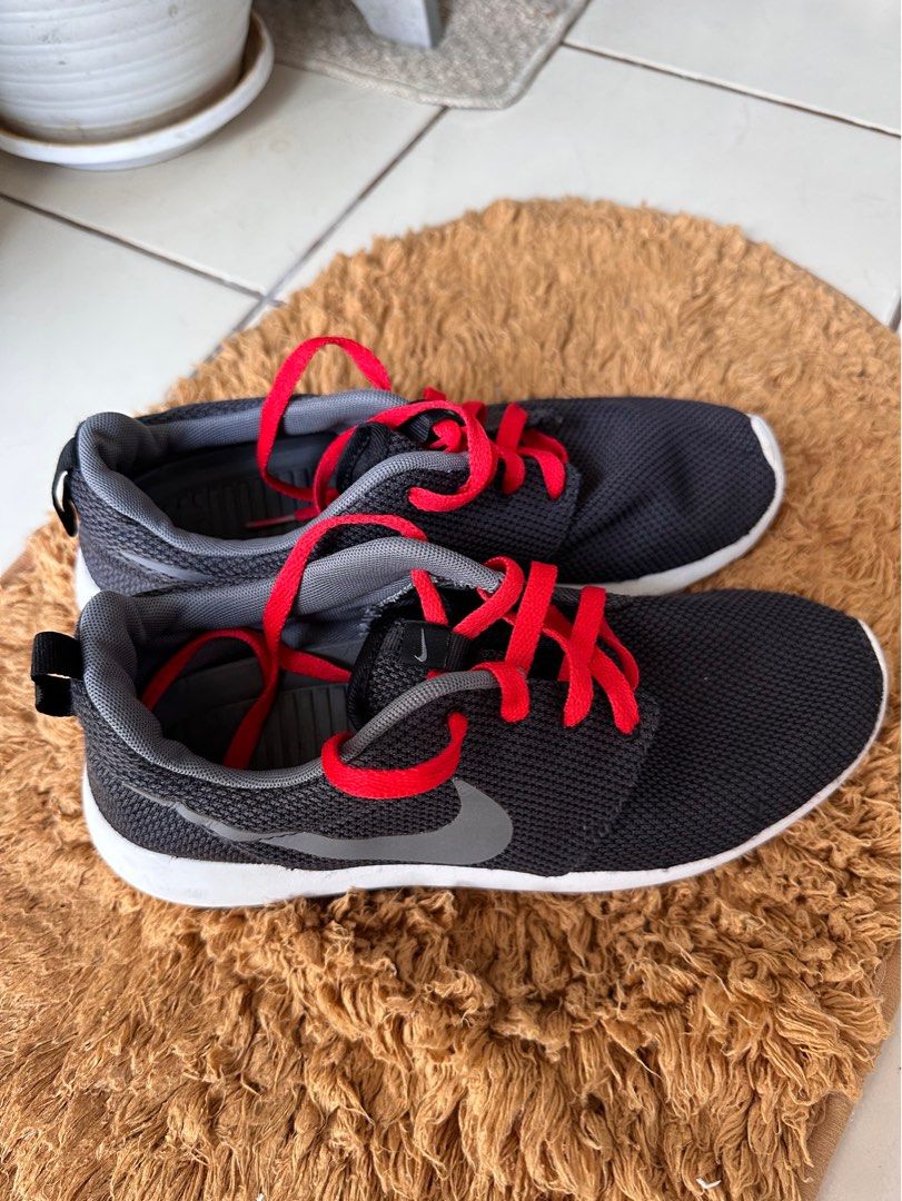 Nike Roshe Run Black Red size 42 insole 26.5 cm Sepatu Nike Hitam