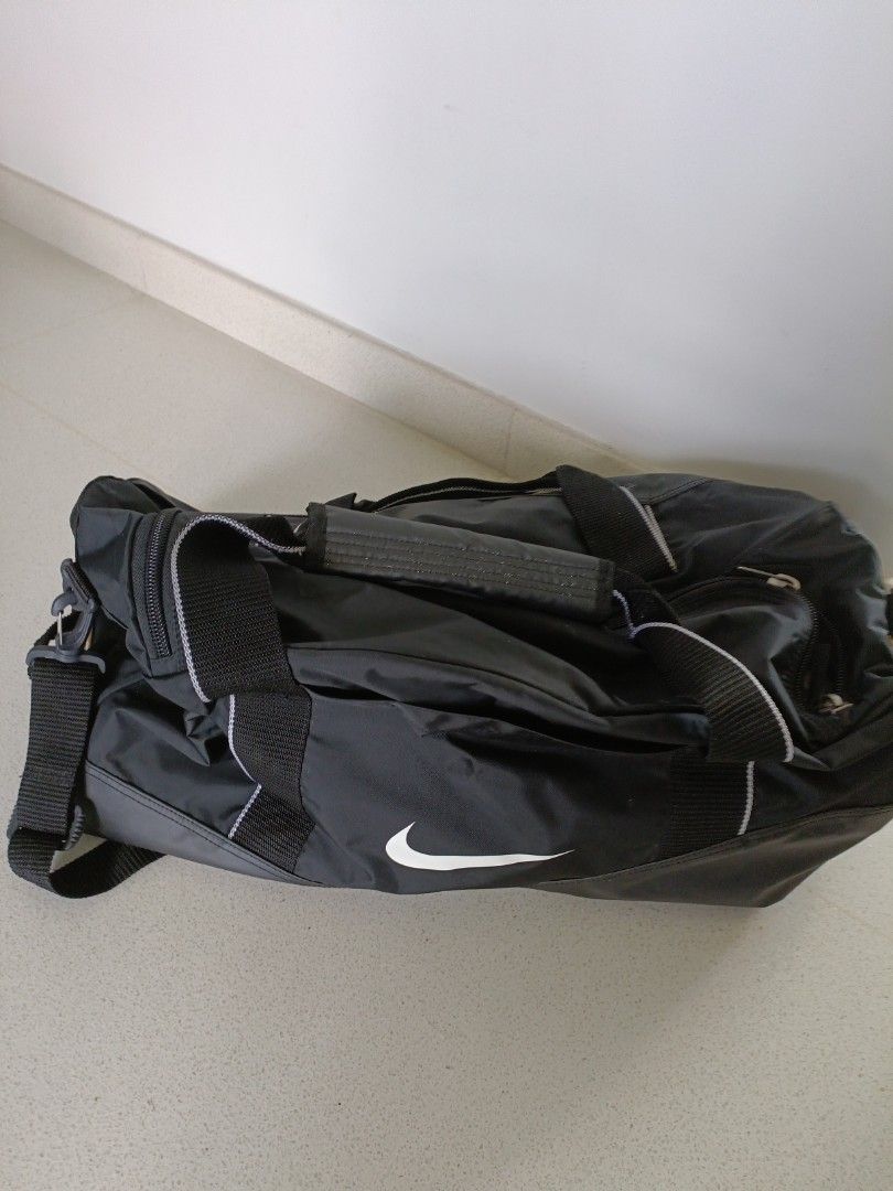 NIKE SPORTS SLING BAG, Men's Fashion, Bags, Sling Bags on Carousell