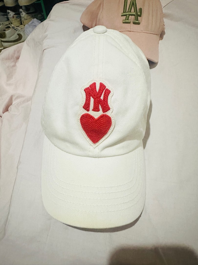 NY yankees heart logo MLB, Women's Fashion, Watches & Accessories