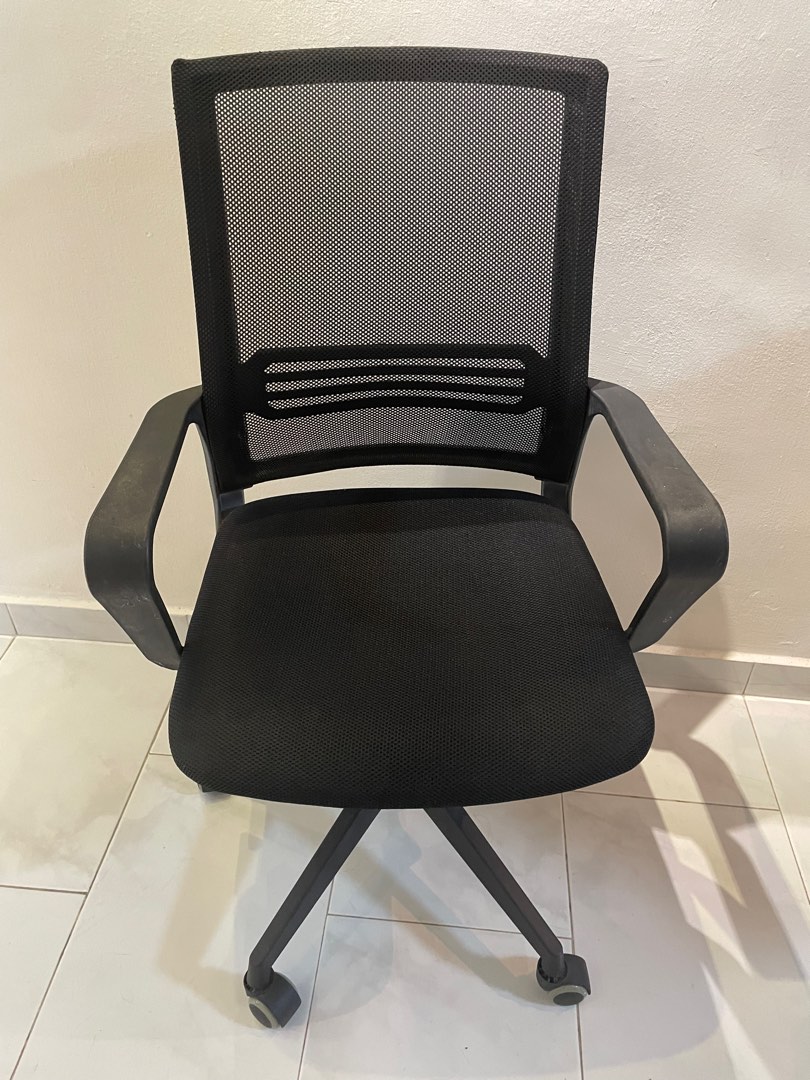 https://media.karousell.com/media/photos/products/2023/5/20/office_chair_1684563723_ec79e233.jpg