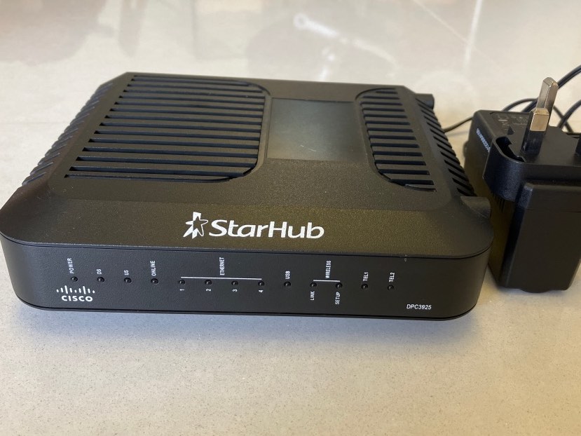 Old StarHub TV box, TV & Home Appliances, TV & Entertainment, Media
