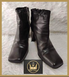 Louis Vuitton Silhouette ankle boot (1A855A)