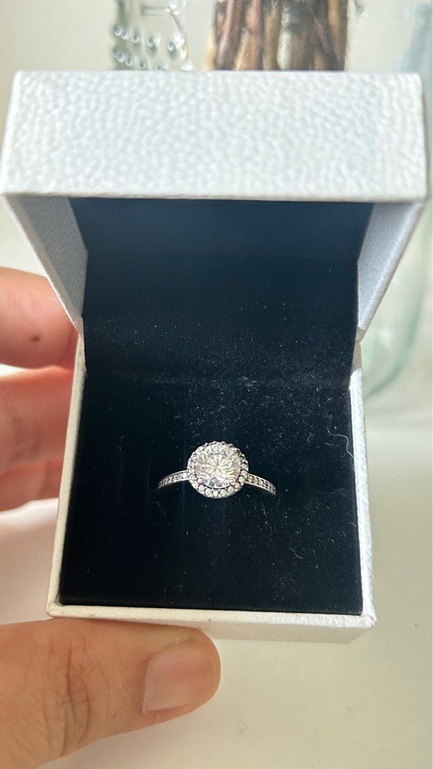 Round sparkle halo ring pandora hotsell