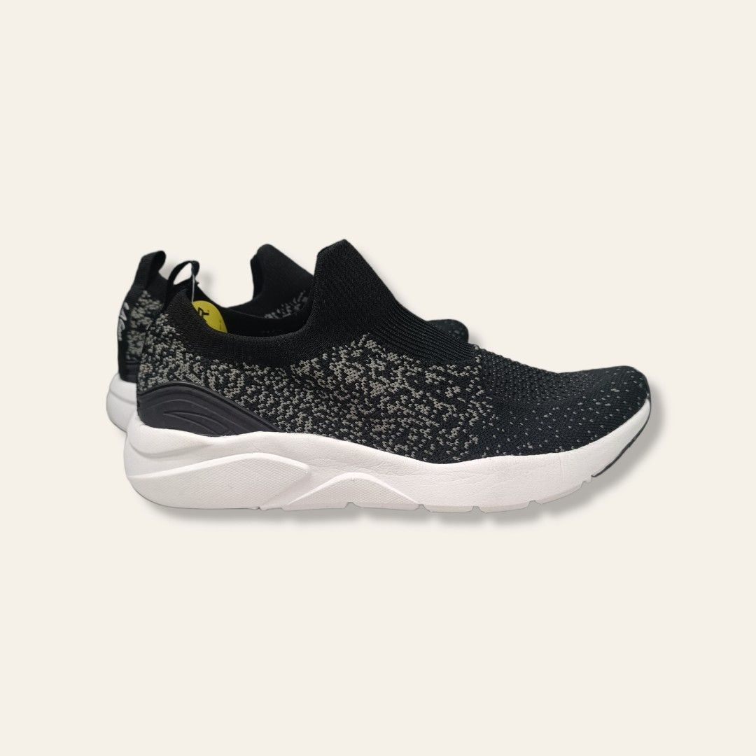 Payless slip hotsell resistant shoes womens