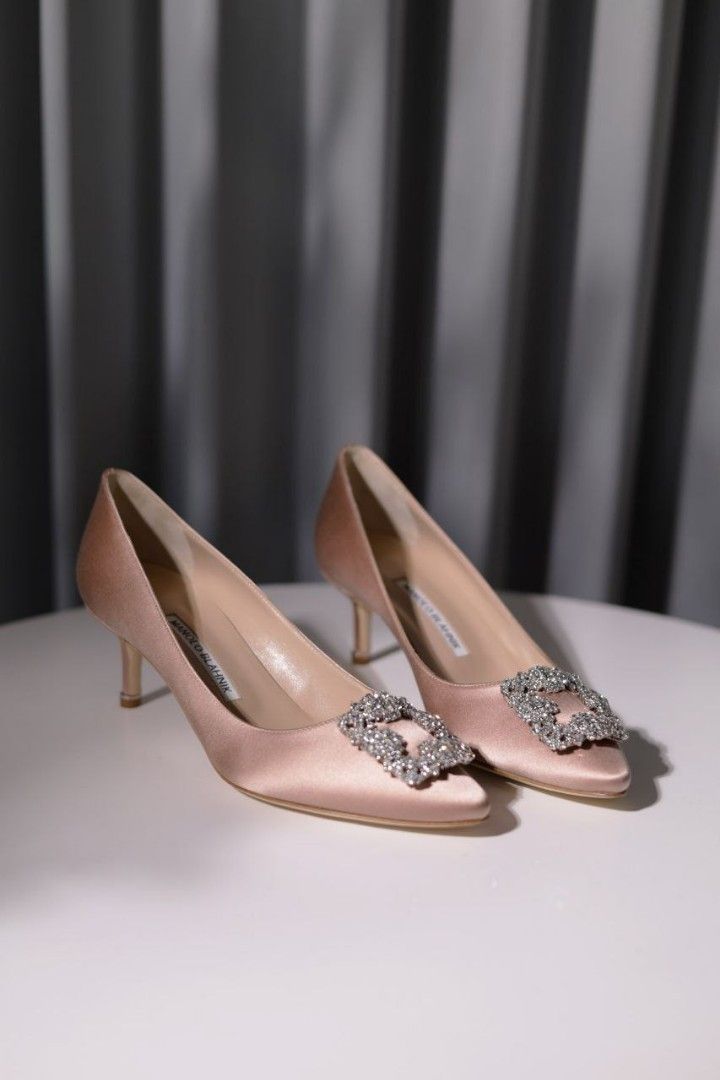 Ready New MANOLO BLAHNIK Hangisi 5cm Pumps in Champagne Satin with