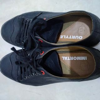 Sepatu kulit hitam (genuine leather black shoes)