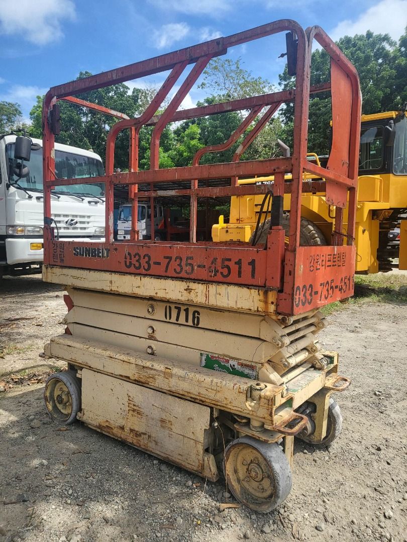SKYJACK SCISSOR LIFT on Carousell