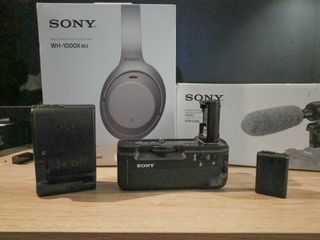 Sony a7 vertical grip + charger + batt