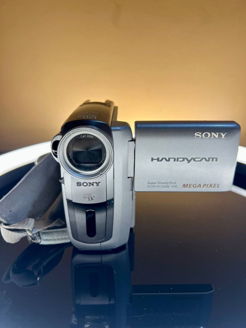 Sony Handycam DCRPC109E Pal / memory stick pro duo, Photography, Video