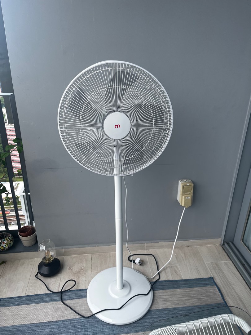 Tall Oscillating fan, Furniture & Home Living, Lighting & Fans, Fans on