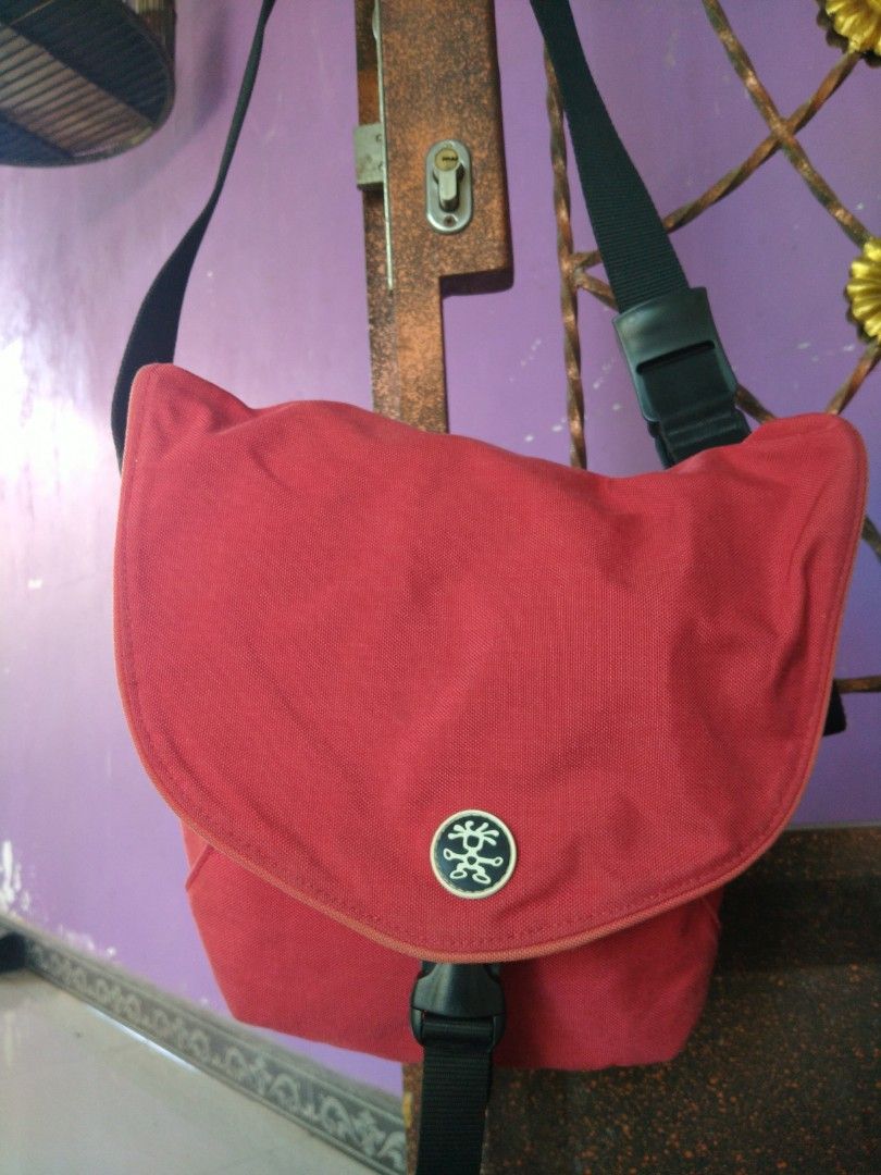 Tas crumpler merah