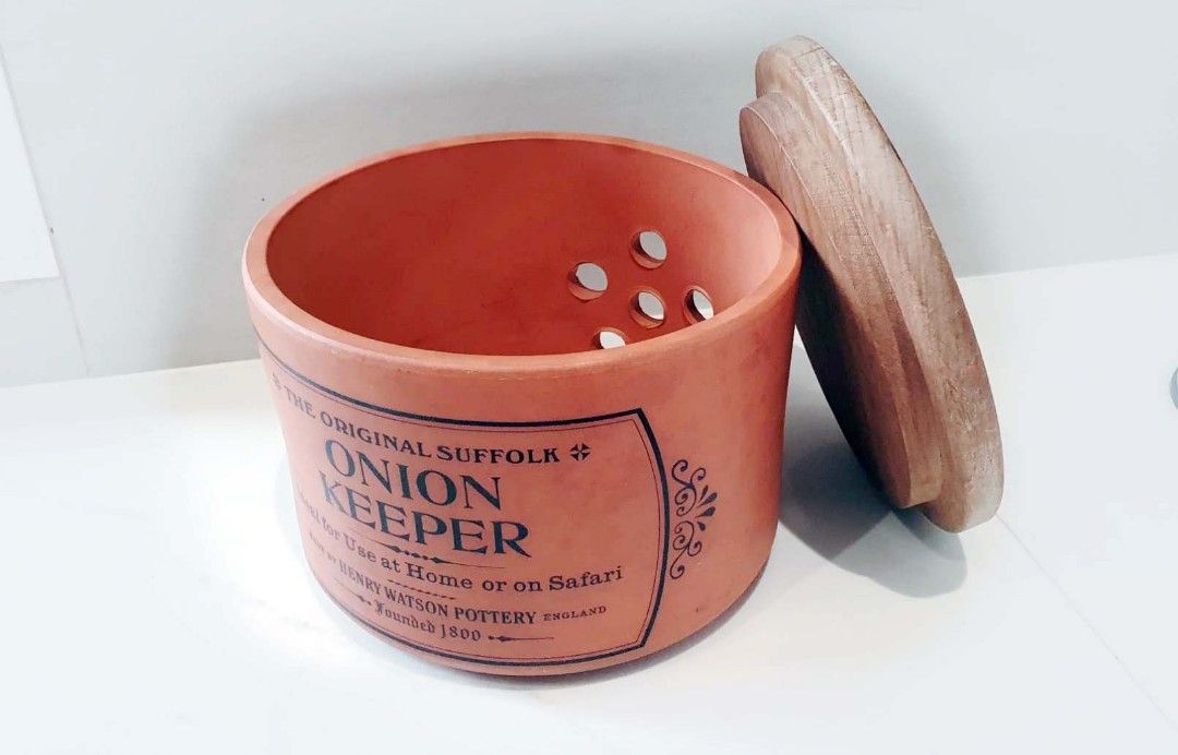 Terracotta Onion Keeper, Furniture & Home Living, Home Improvement