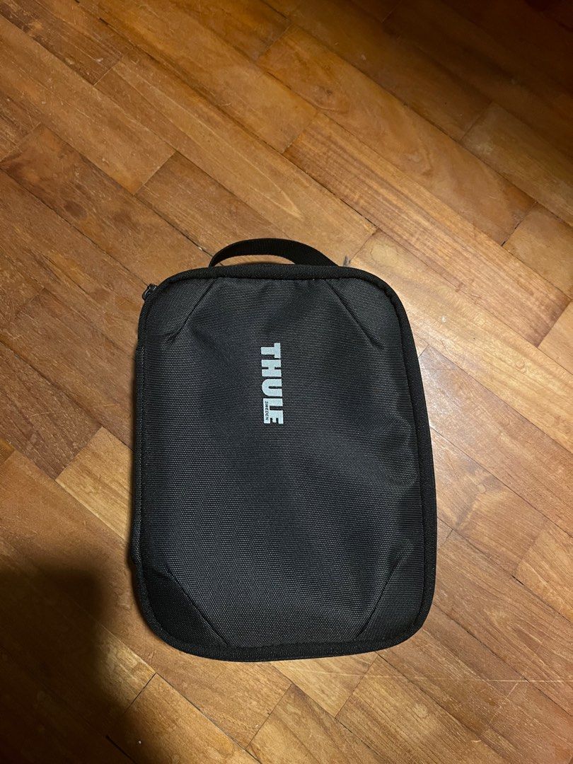 Thule best sale pouch bag