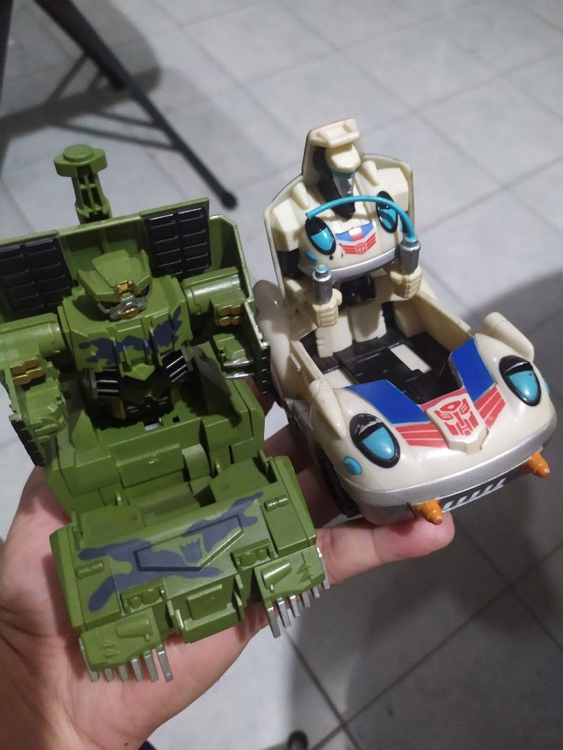 Transformers brawl and jazz figure (Category: Figurines & Statues) located in Quezon City. Submitted by toys_r_here (Listing ID 1232924726, Image 2). Description: 150 each is jazz my sound As is po Pa check nlng ng condition sa pics What you see is what you get haggle pwede PM ME FOR MORE QUESTIONS First to pay gets the item ship pwed din Qc area near quezon ave. Payment pwede bdo bpi.