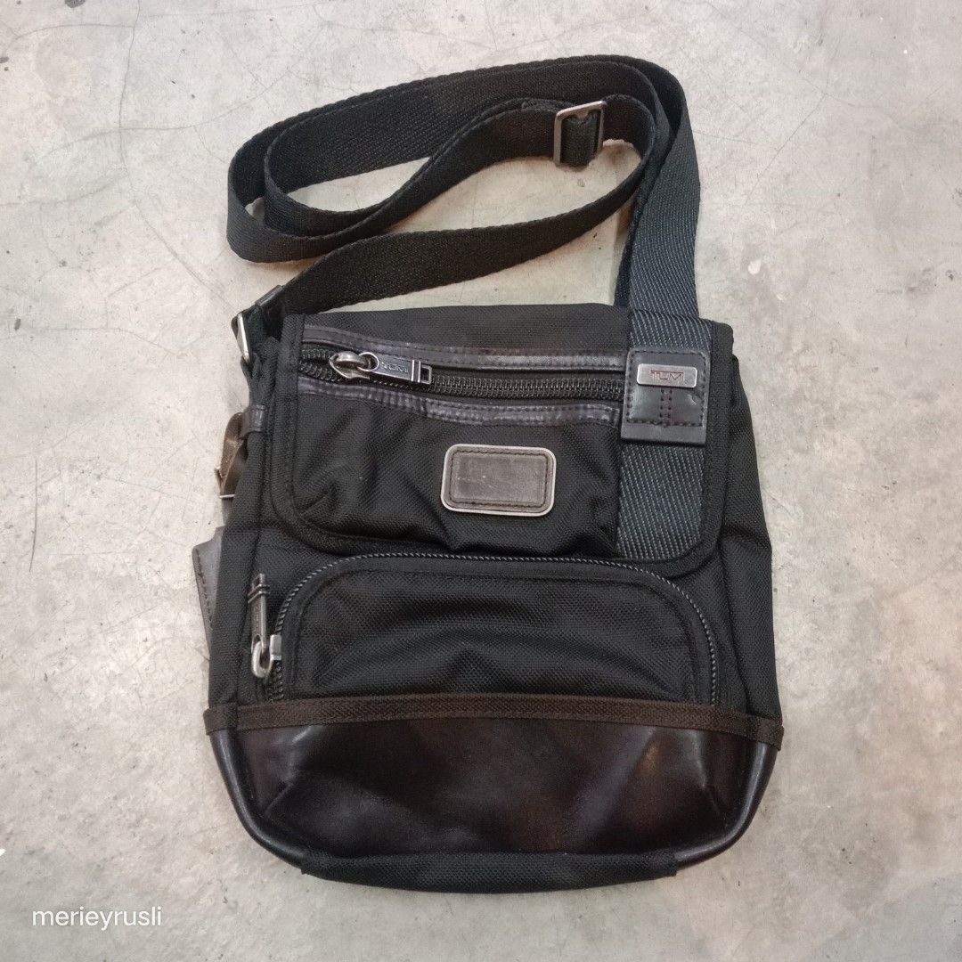 Harga hotsell beg tumi