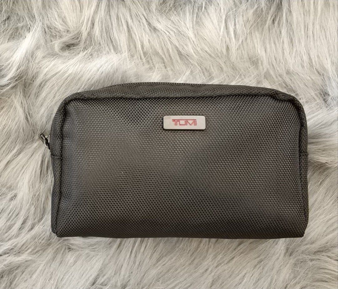 Tumi for Delta Airlines first class travel pouch, 名牌, 手袋及銀包 Carousell