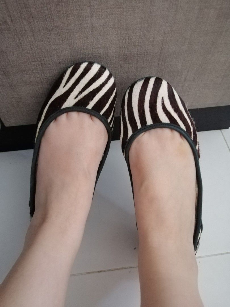 ugg zebra flats