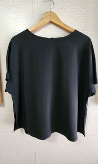 Uniqlo flowy top