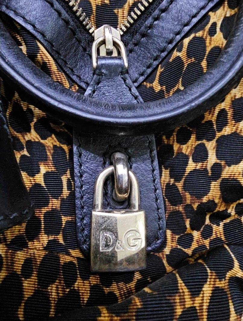 D&g leopard print bag top