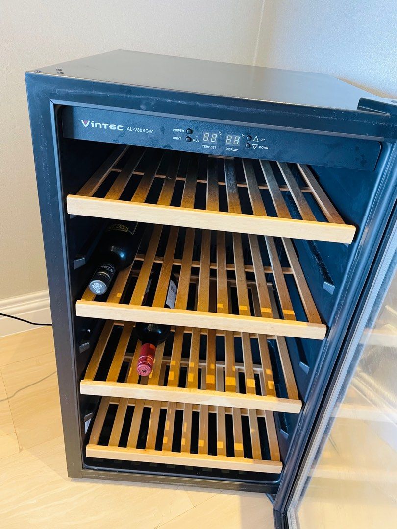Vintec Wine Fridge, TV & Home Appliances, Kitchen Appliances, Wine
