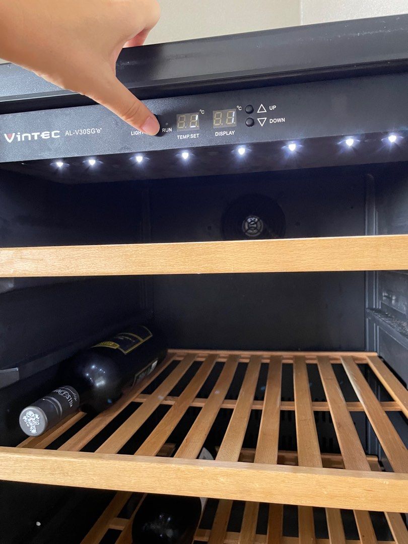 Vintec Wine Fridge, TV & Home Appliances, Kitchen Appliances, Wine