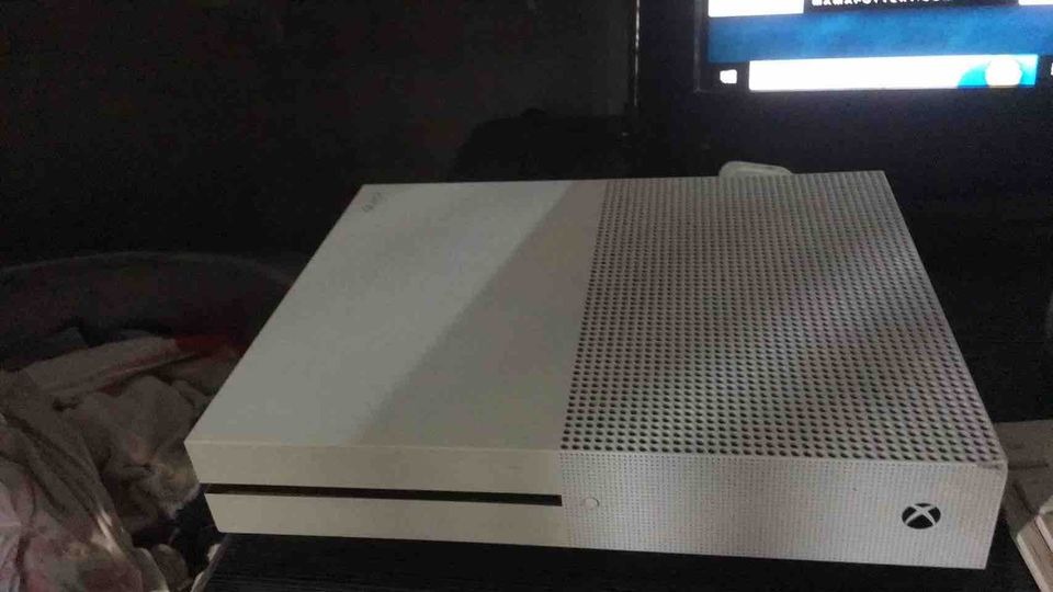 Xbox One S 500 GB, Video Gaming, Video Game Consoles, Xbox on Carousell