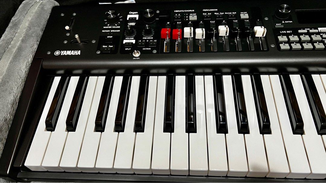 Yamaha　Music　keyboard,　Instruments　Hobbies　61　Media,　YC61　on　Carousell　keys　Toys,　stage　Musical