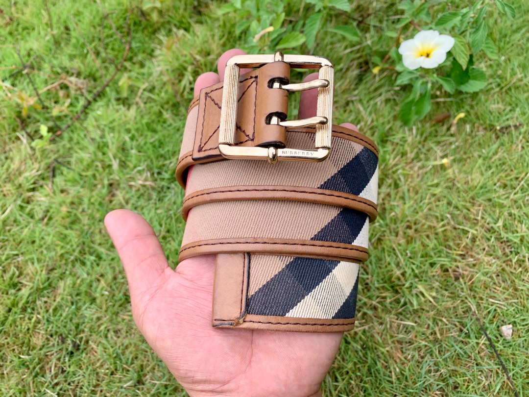 Burberry house check cheap and leather belt