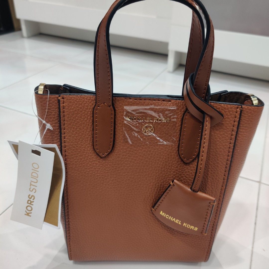 Authentic Michael Kors Mercer Large Saffiano Leather Tote Bag Handbag,  Women's Fashion, Bags & Wallets, Tote Bags on Carousell