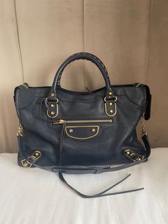 (Category: ) located in . Submitted by shopmyclosetbytel (Listing ID 1233108110, Image 1). Description: .