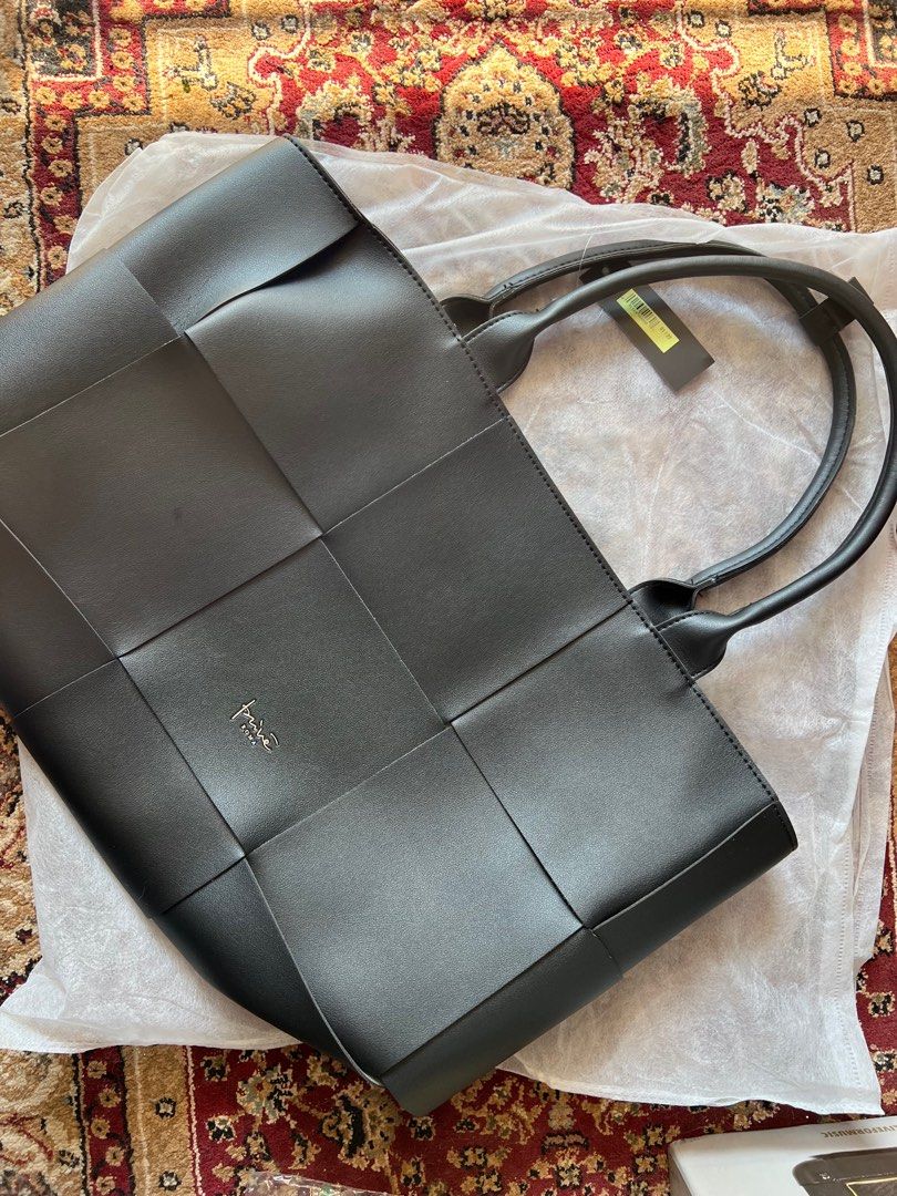 Bata sales tote bags
