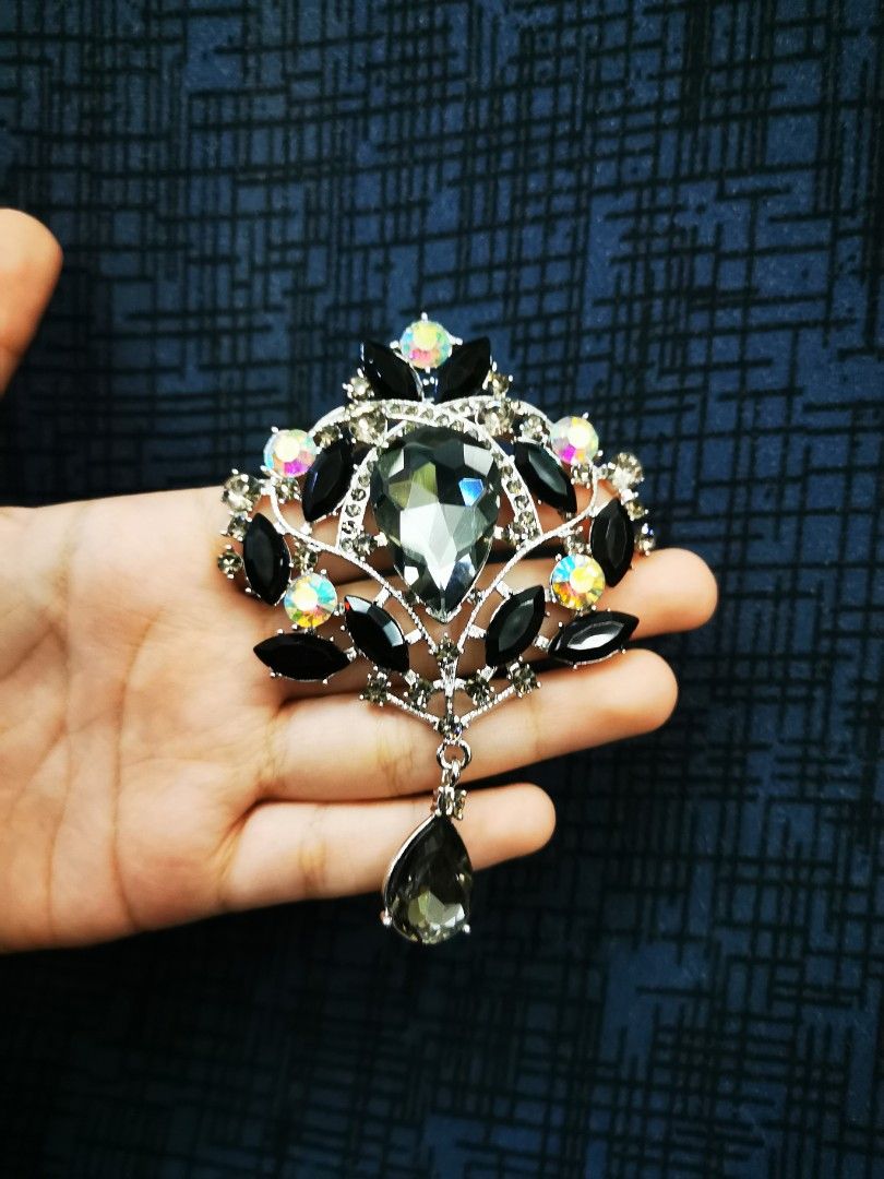 Brooch price hotsell