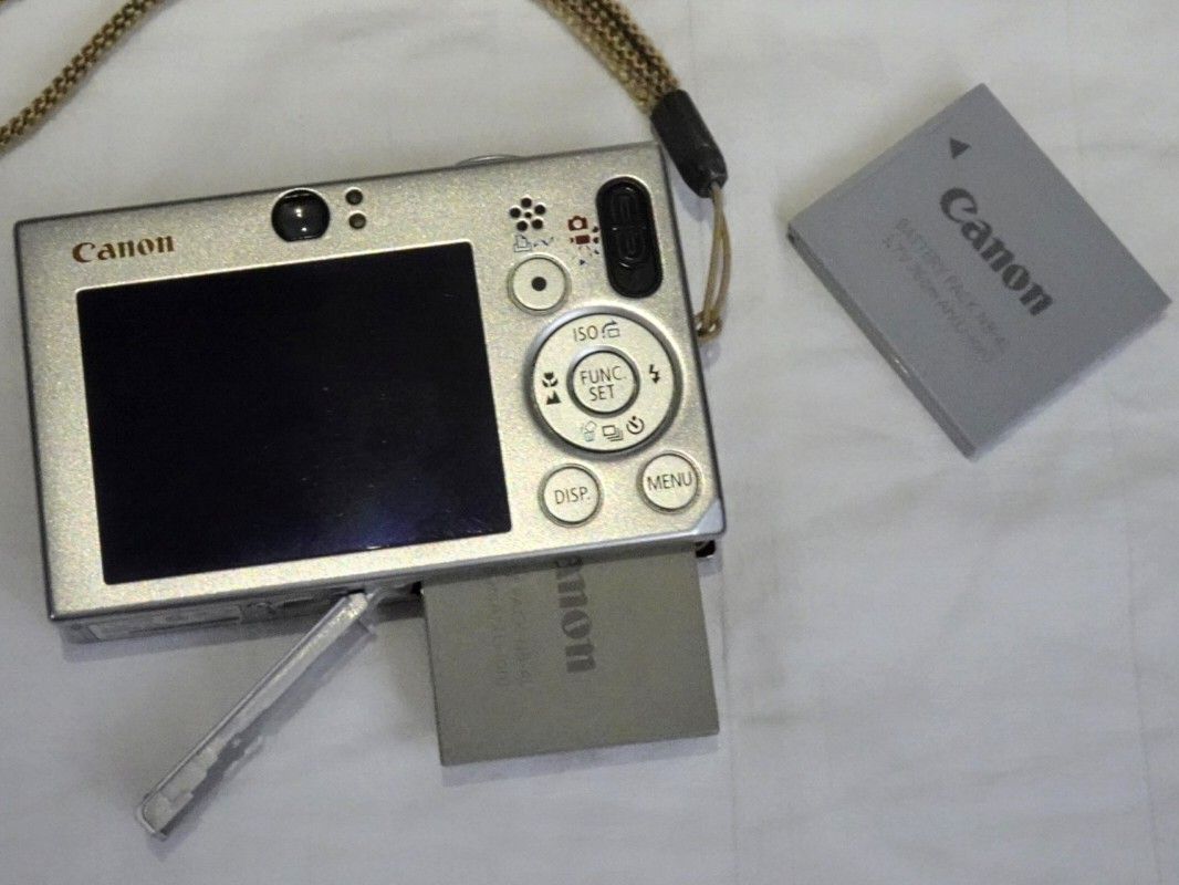 Canon Ixus 70 Digital Camera, Photography, Cameras on Carousell