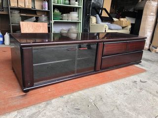 Classic long tv rack upto 65inch TV

67L x 22W x 17H inches
In good condition
Code akc 1057