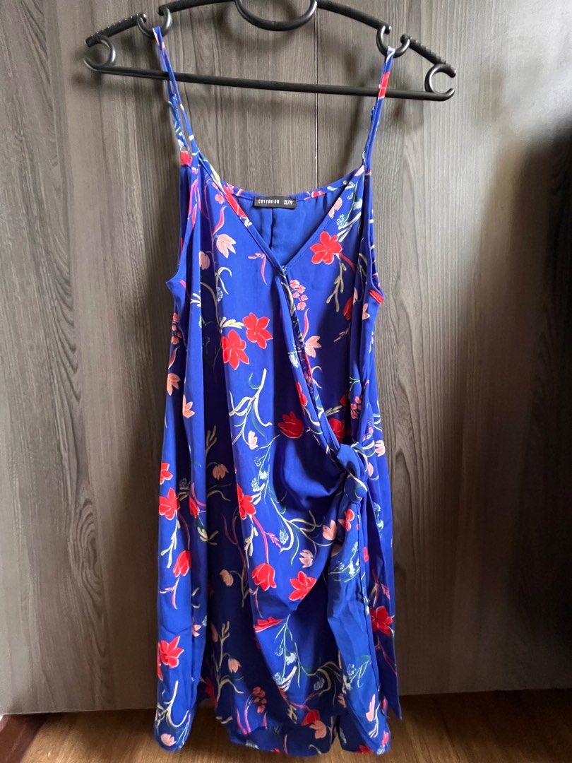 Cotton On summer wrap dress (Category: Dresses) located in Pasig City. Submitted by yoursforless2 (Listing ID 1233038359, Image 1). Description: Selling this Cotton On floral wrap dress. Straps are adjustable and its’s a wrap dress so you can adjust it around the waist as well :) So cute when worn, perfect for beach trips or even for date nights 🫶 Best fits XS-S only RFS: selling clothes that don’t fit me anymore .