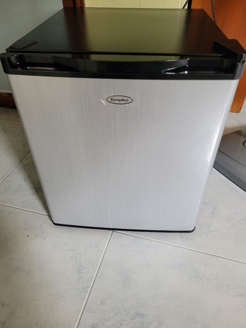 Europace mini store fridge