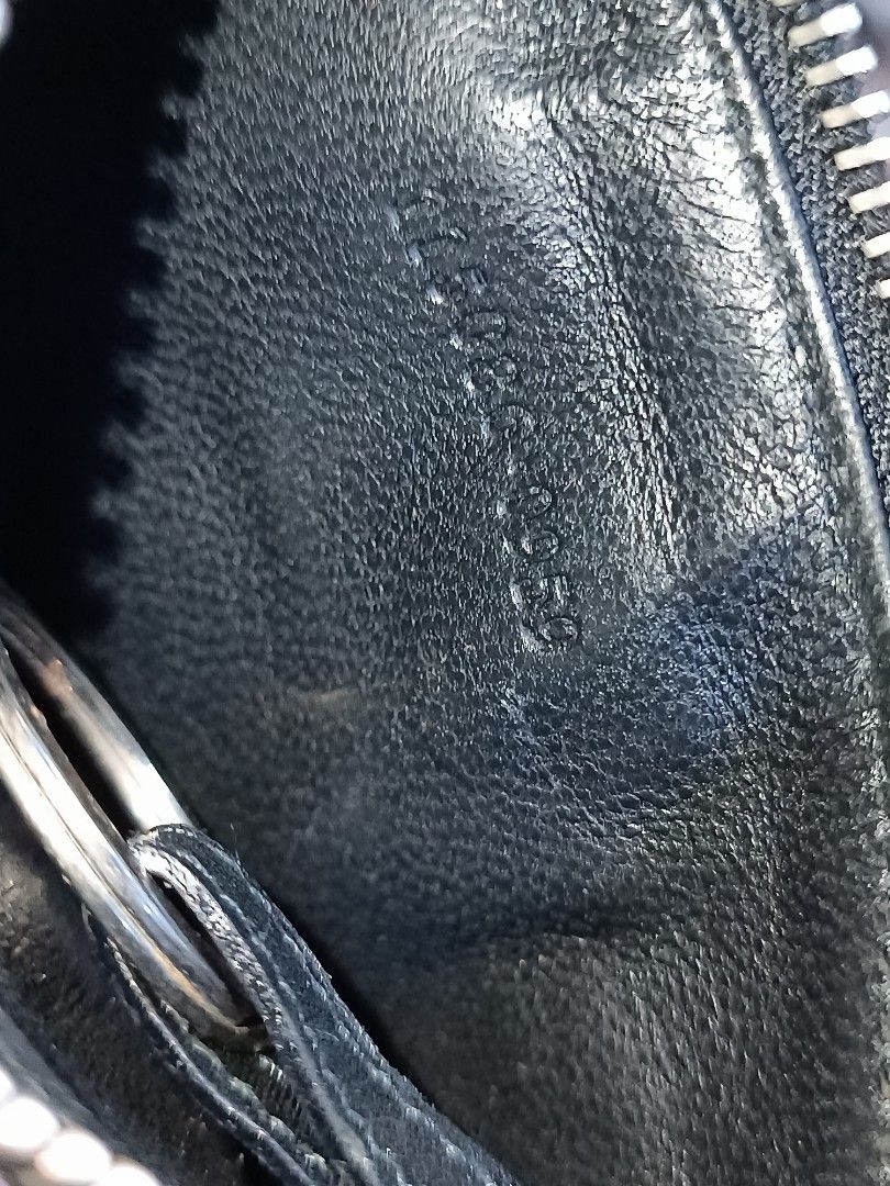 GUCCI (Category: Luxury Bags & Wallets) located in Malabon City. Submitted by mistej_restoration (Listing ID 1233197370, Image 3). Description: .