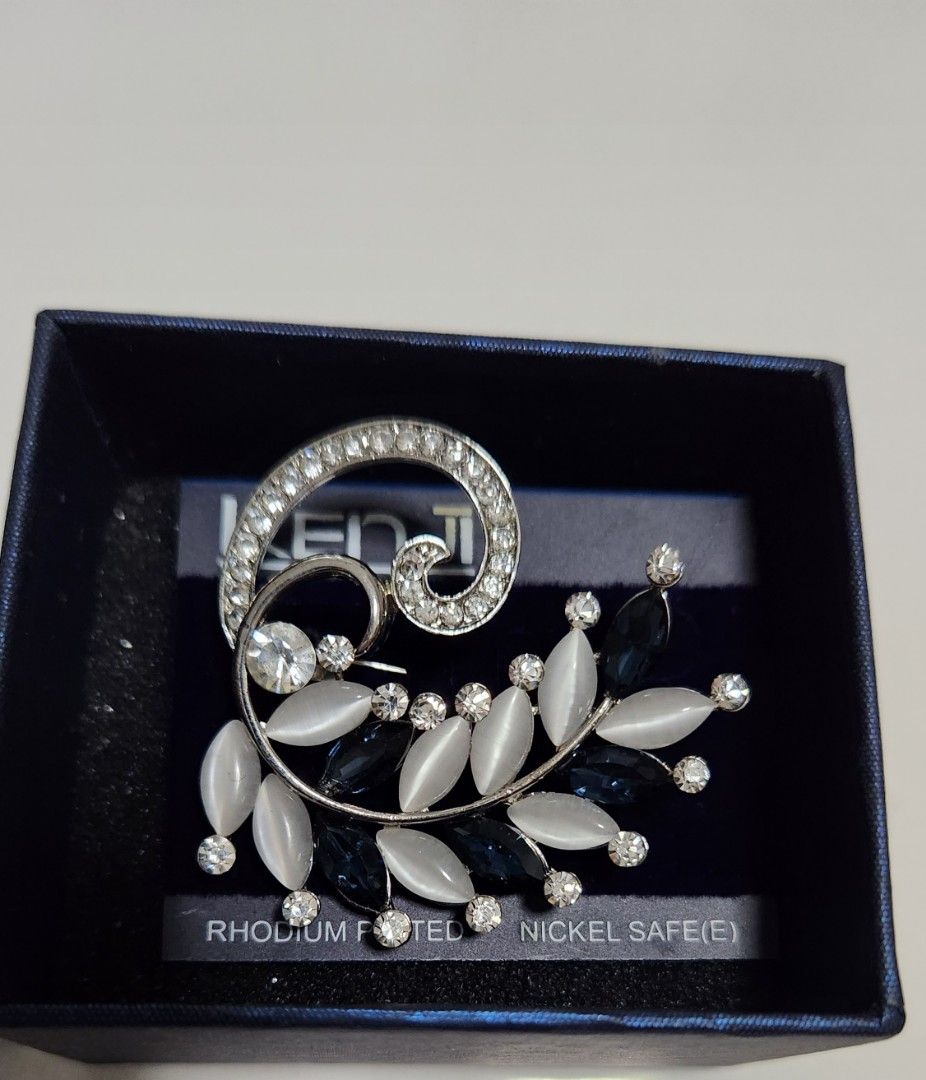 Kenji brooch best sale