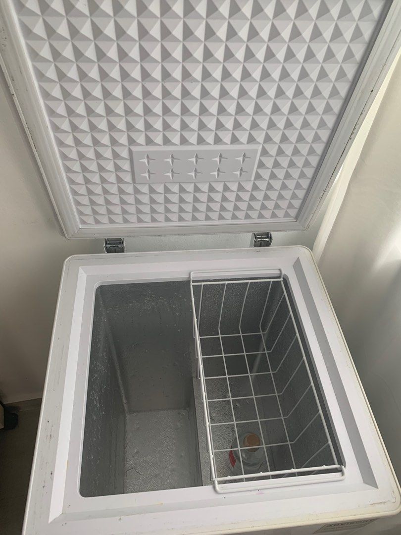 Le Maison 100L Chest Freezer, TV & Home Appliances, Kitchen Appliances